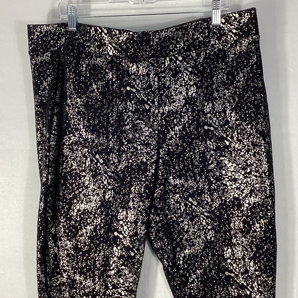 NWT Torrid black and metallic patterned Leggings size 3 plus - Picture 3 of 11